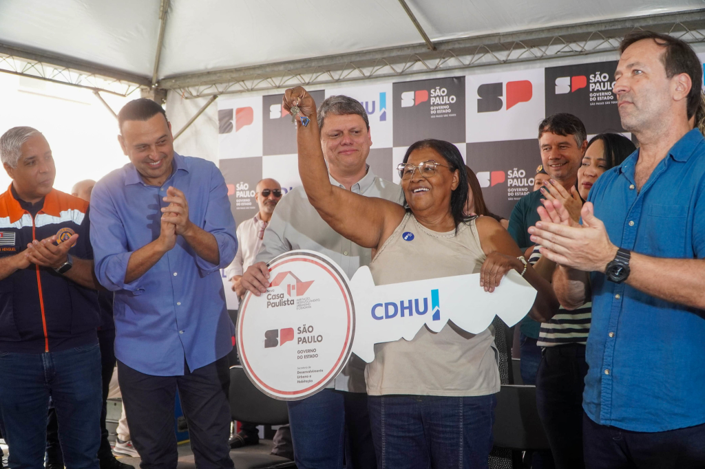 Programa habitacional de Tarcísio entregou mais de 30 mil casas em SP