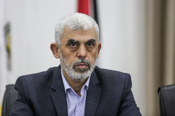 Yahya Sinwar, líder do Hamas em Gaza, em reunião com membros de grupos palestinos na Cidade de Gaza. 13/04/2024