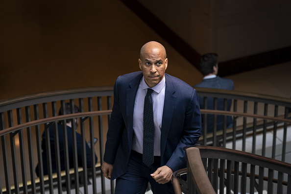 Senador de Nova Jersey, Cory Booker, após um briefing a portas fechadas sobre o suposto balão espião chinês no Capitólio, em Washington. 09/02/2023