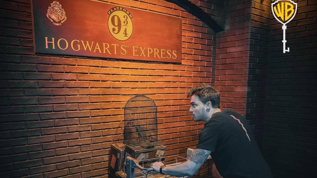 Passagem para o Expresso Hogwarts na exposição Casa Warner