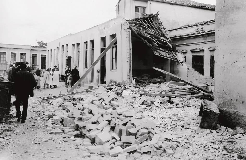 _mesma-imagem-ref–_–CASAS-a.jpg DESALOJADOS - Vila operária no Brás: um dos alvos das forças governistas