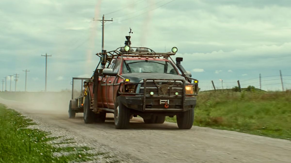 Ram 1500 modificada usada pelos caçadores de tornados em 'Twisters' -