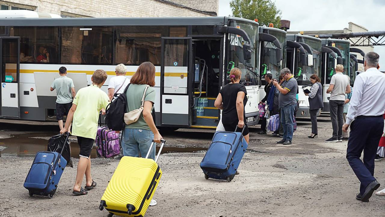This handout photograph taken and released by the Government of Kursk region of Russia on August 9, 2024, shows women and children being evacuated from the town of Rylsk in Kursk region. Russia said that it was deploying more troops and munitions to a border region where Ukraine had mounted a major ground offensive, as Ukraine said a Russian strike on a supermarket in its east killed 11 people. Kyiv's troops have been driving into Russia's western Kursk region since Tuesday in a surprise offensive that appears to be the most significant attack on Russian soil since Moscow invaded in February 2022. (Photo by HANDOUT / GOVERNMENT OF KURSK REGION / AFP) / RESTRICTED TO EDITORIAL USE - MANDATORY CREDIT "AFP PHOTO / GOVERNMENT OF KURSK REGION" - NO MARKETING NO ADVERTISING CAMPAIGNS - DISTRIBUTED AS A SERVICE TO CLIENTS