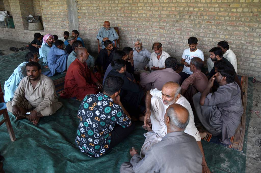 Acidente de ônibus mata ao menos 28 peregrinos paquistaneses no Irã