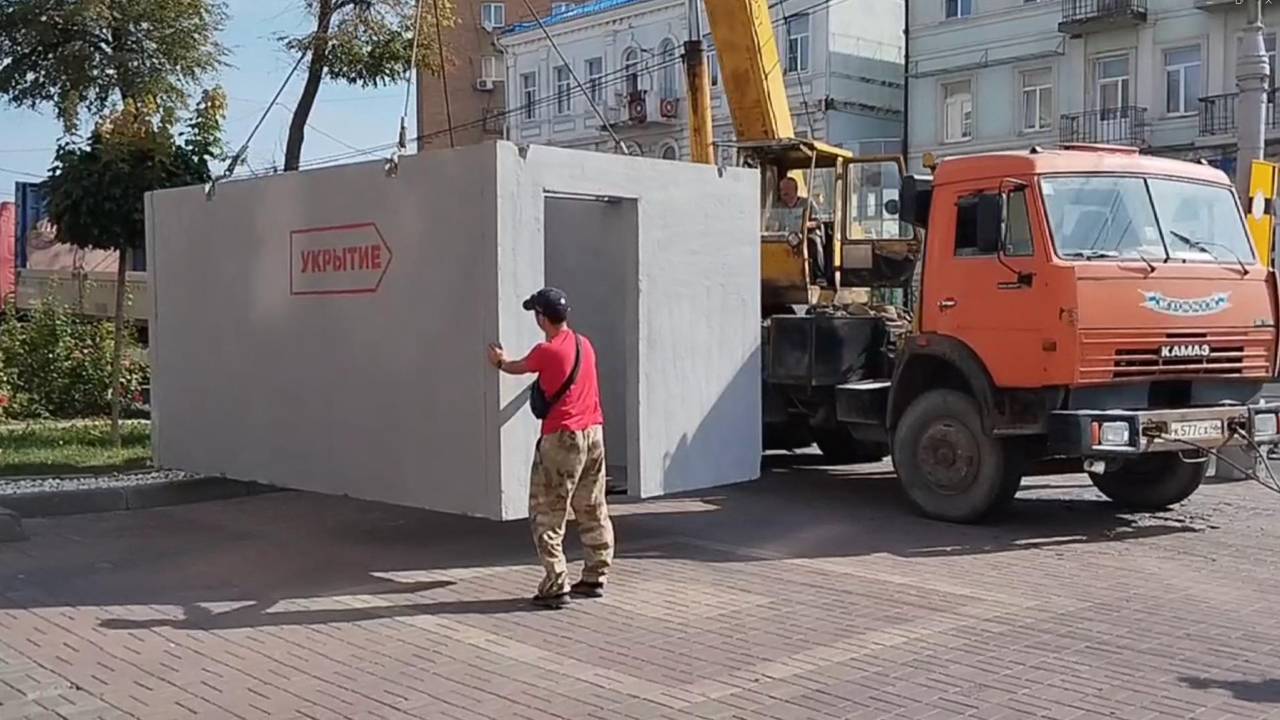 This handout photograph released by the Kursk Region Governor Alexei Smirnov in his Telegram channel shows municipal workers installing concrete shelters in Kursk on August 22, 2024. The installation of reinforced concrete bus shelters has begun in Kursk, with plans to equip 60 stops with reinforced concrete shelters. (Photo by Governor of Kursk Region / AFP) / RESTRICTED TO EDITORIAL USE - MANDATORY CREDIT "AFP PHOTO / HO / GOVERNOR OF KURSK REGION" - NO MARKETING NO ADVERTISING CAMPAIGNS - DISTRIBUTED AS A SERVICE TO CLIENTS