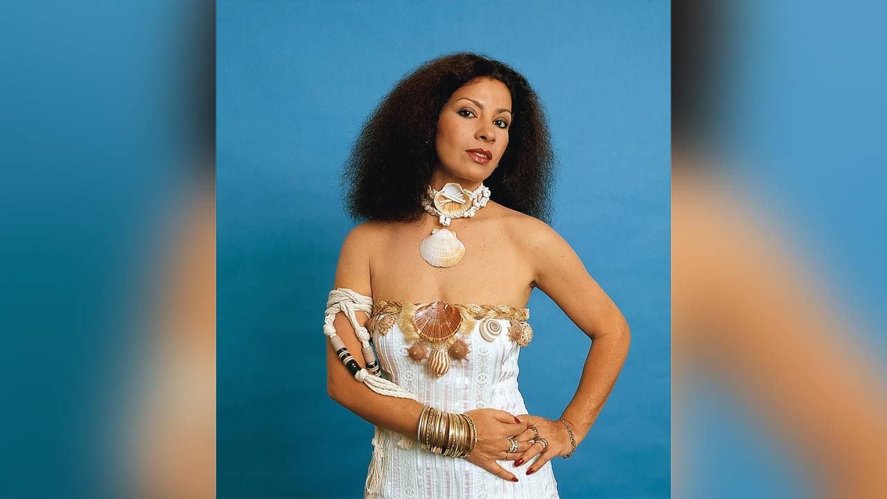 ENTIDADE - A cantora no auge, nos anos 1970: uma bela voz a serviço dos orixás