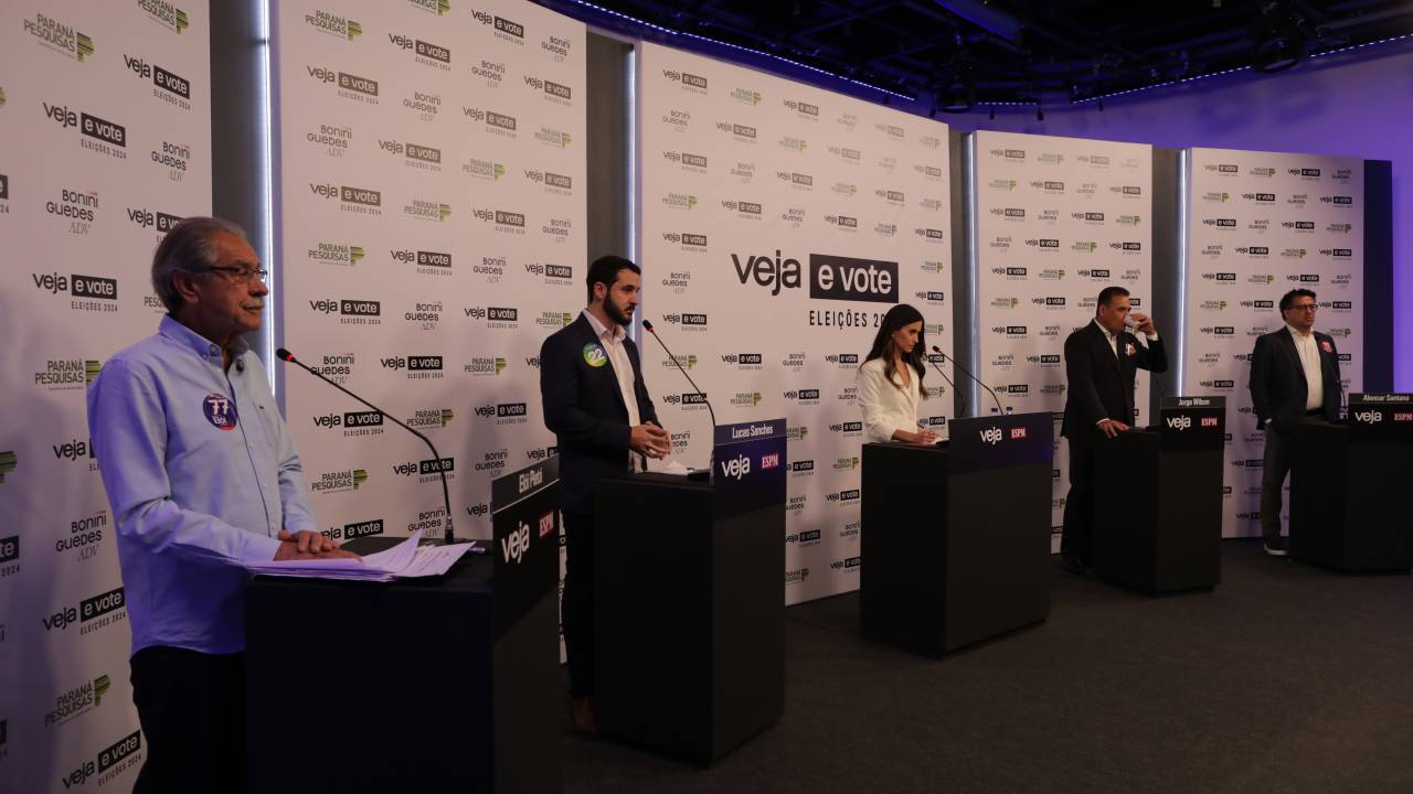São Paulo 26/08/2024 Candidatos à Prefeitura de Guarulhos participam de debate promovido pela Veja. Debate promovido pela revista Veja para as eleições de 2024. Elói Pietá(Solidariedade), Wilson(Republicanos), Lucas(PL), e Alencar Santana(PT). Foto Antonio Milena