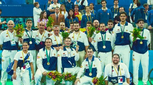 _120606558_teamphoto A seleção paralímpica de basquete da Espanha, masculina, nos Jogos Paraolímpicos de Sydney, em 2000