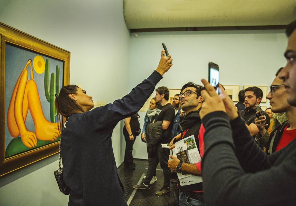 14132297-high.jpeg PINTURA POP - Selfies com o Abaporu no Masp: modernismo para as massas