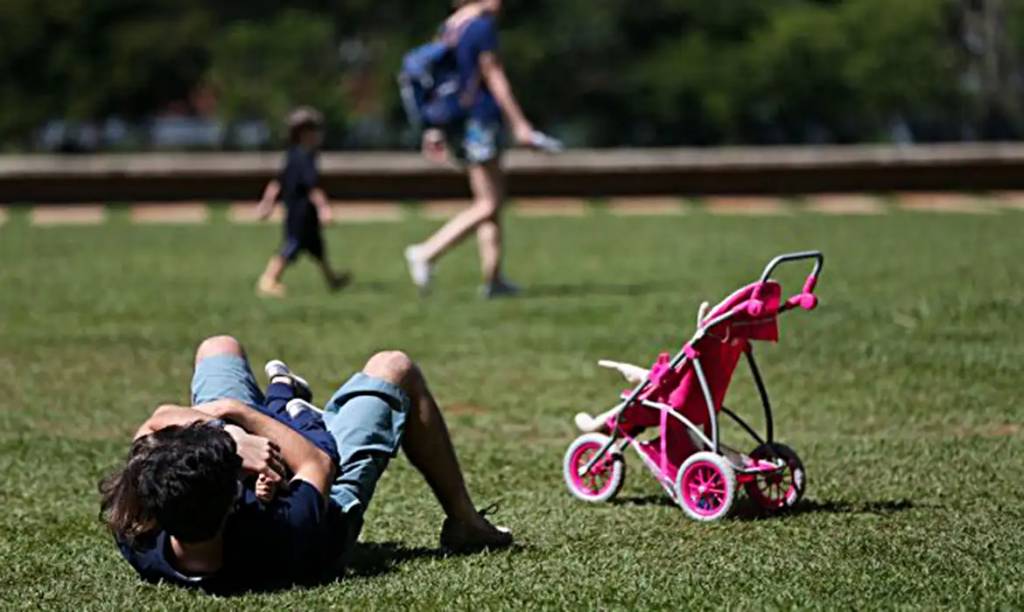 Cinco dias é pouco: por que devemos ampliar a licença-paternidade?