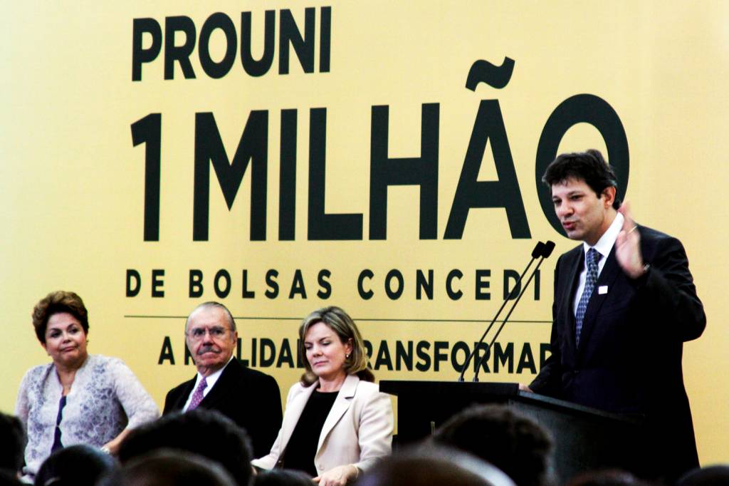 228790_fotoarena.jpg ÀS CEGAS - Haddad no lançamento do Prouni: falta de dados atrapalha a eficácia