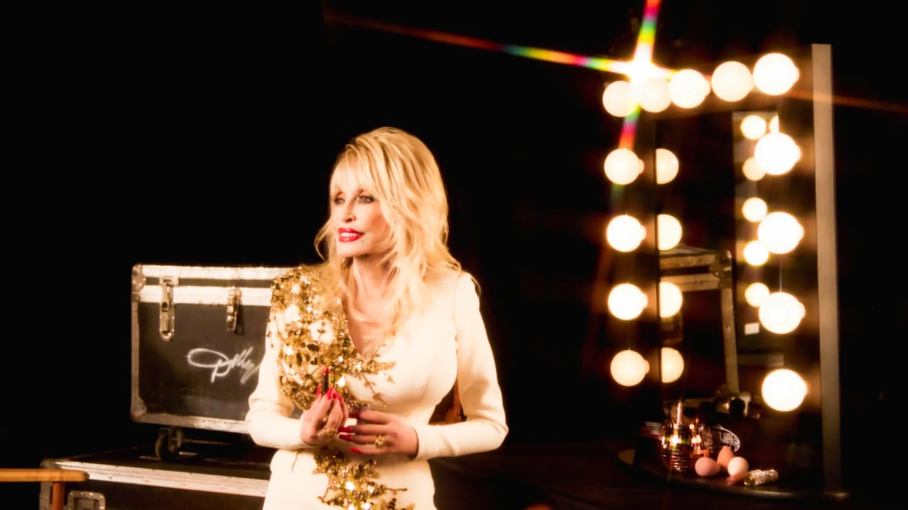 Perfume e maquiagem de Dolly Parton: "O próximo passo serão perucas"