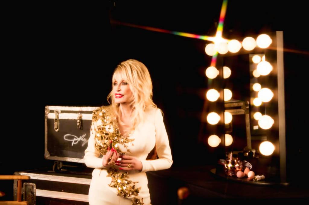 Glamour country: a exuberante linha de batons de Dolly Parton