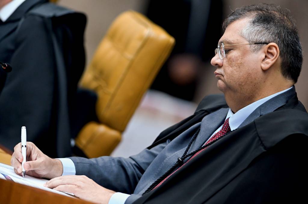 Dino limita pagamento de honorários por ações contra Samarco no exterior