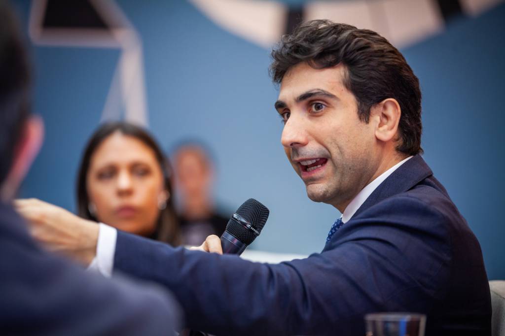 Economia brasileira tem ‘dinamismo excepcional’ mesmo com juros altos, diz Galípolo em sessão na Câmara