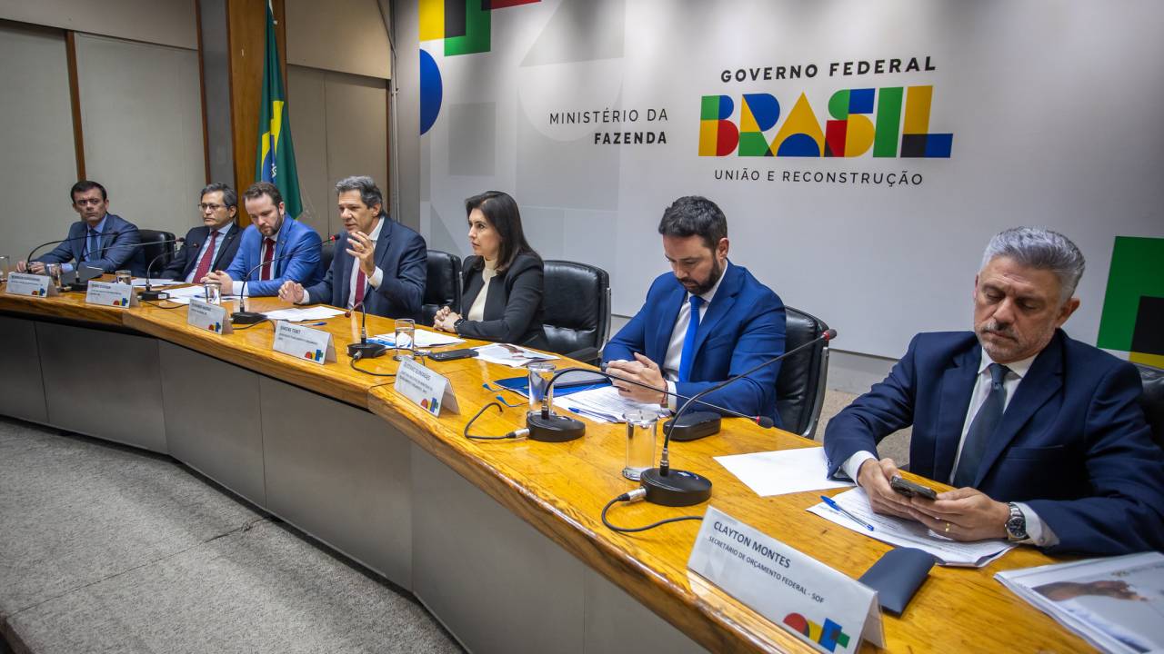 Fernando Haddad, Simone Tebet e equipe do Ministério da Fazenda