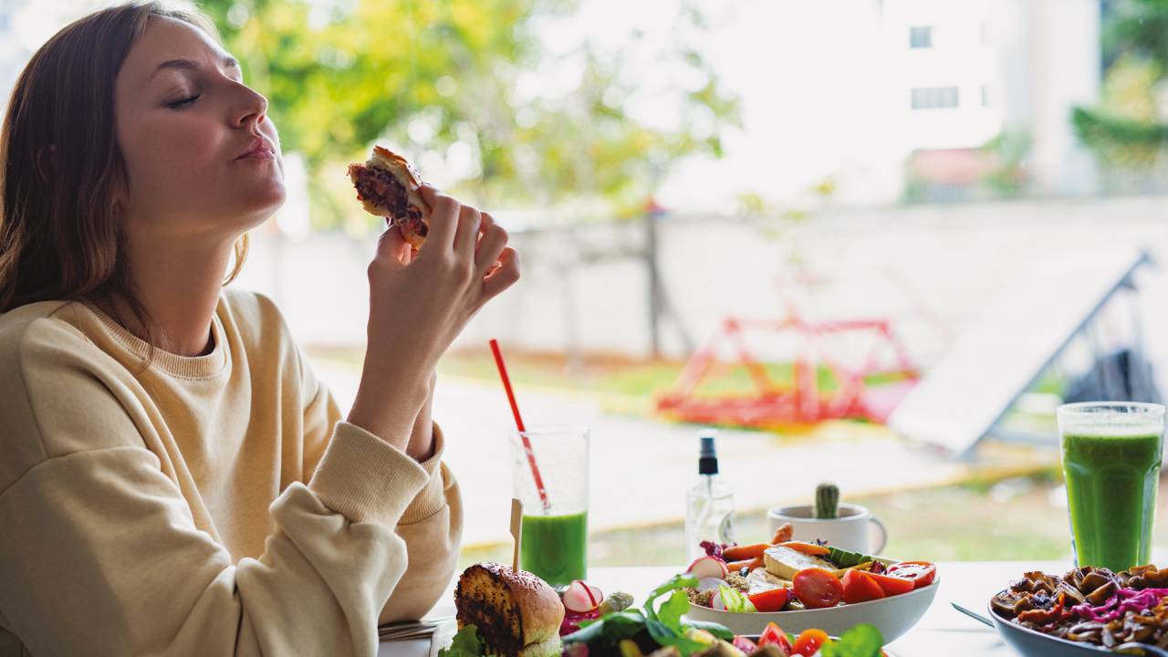 MINDFUL EATING - Todos os sentidos: aparência, textura, cheiro e sabor devem ser contemplados numa refeição consciente
