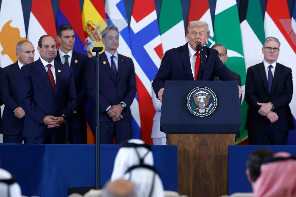 Gaza: Trump assina acordo para trégua e Hamas libera 20 reféns israelenses