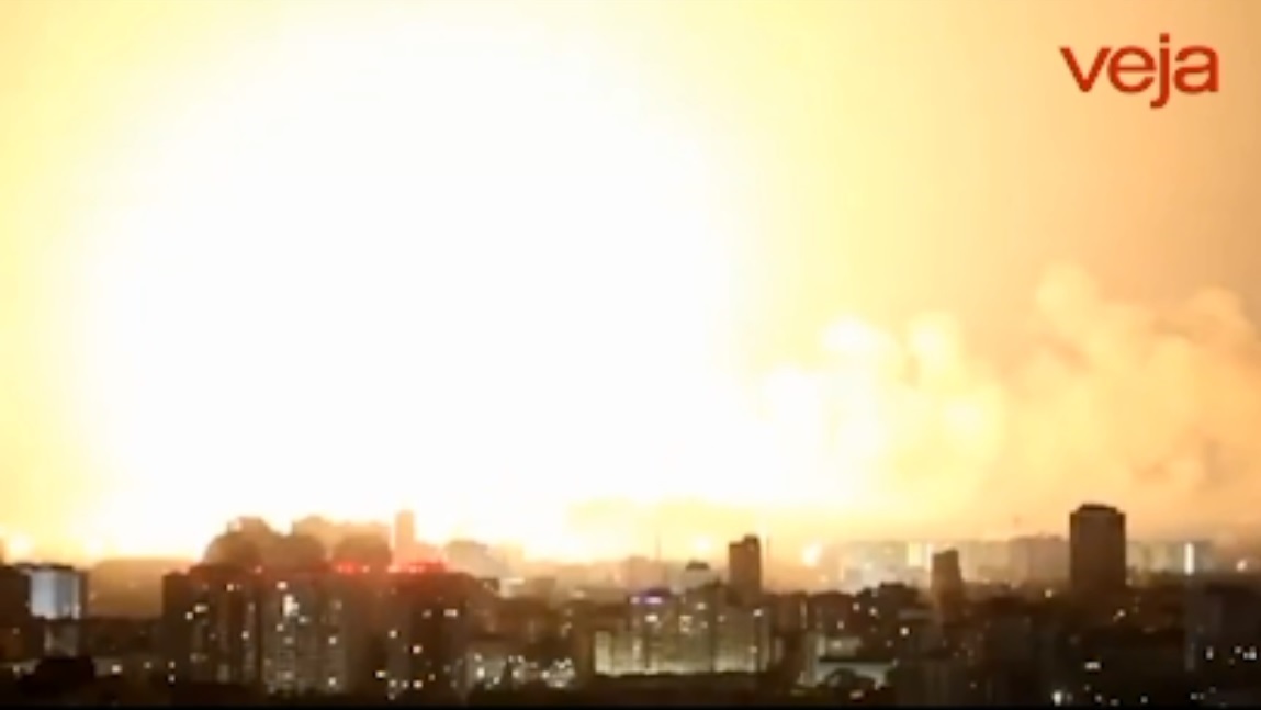 Misseis russos caem em Kiev, Ucrânia, na quinta-feira, 24 de abril de 2025