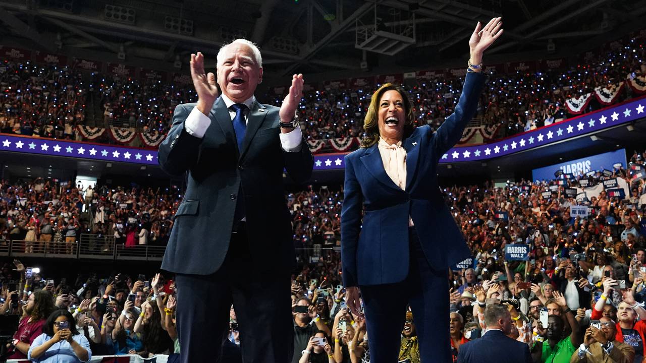 ALEGRIA, ALEGRIA - Harris e seu vice, Walz: ele inventou de chamar Trump de “esquisito” — e o termo pegou
