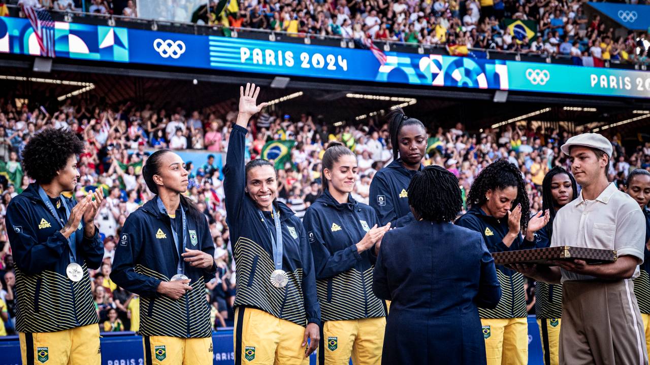 Vitoria Yaya of Brazil and Emily Fox of USA during the womens football gold medal match between Brazil and USA at the Olympic Games Paris 2024 at Parc des Princes in Paris, France.
