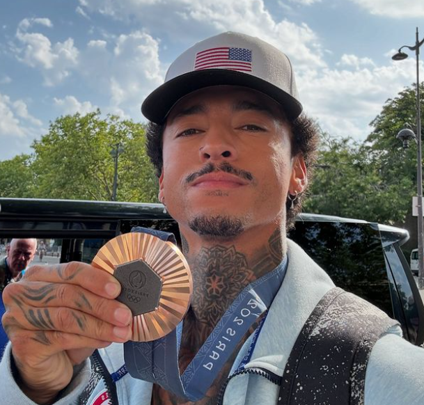 Nyjah Huston reclama da qualidade de medalha que ganhou em Paris