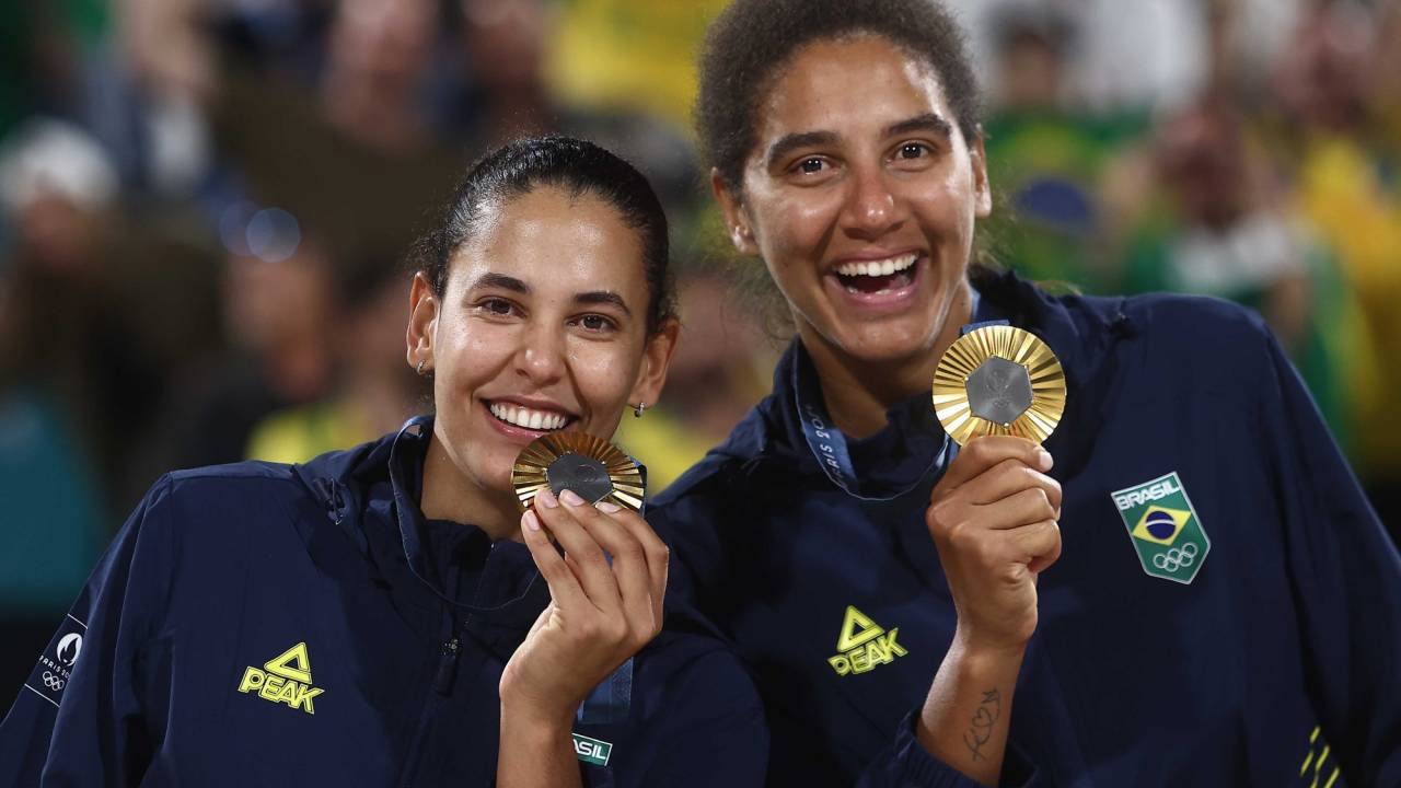 Duda e Ana Patrícia conquistam a medalha de ouro no vôlei de praia