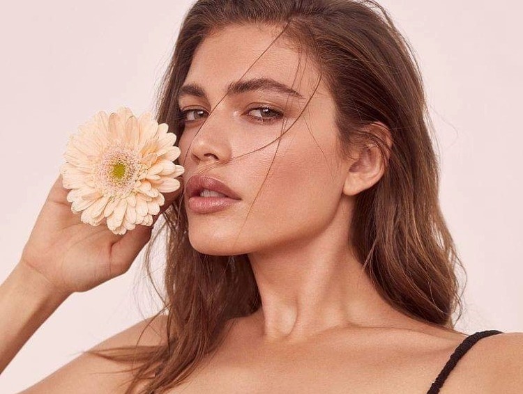 Valentina Sampaio está confirmada entre as estrelas do desfile da Victoria's Secret