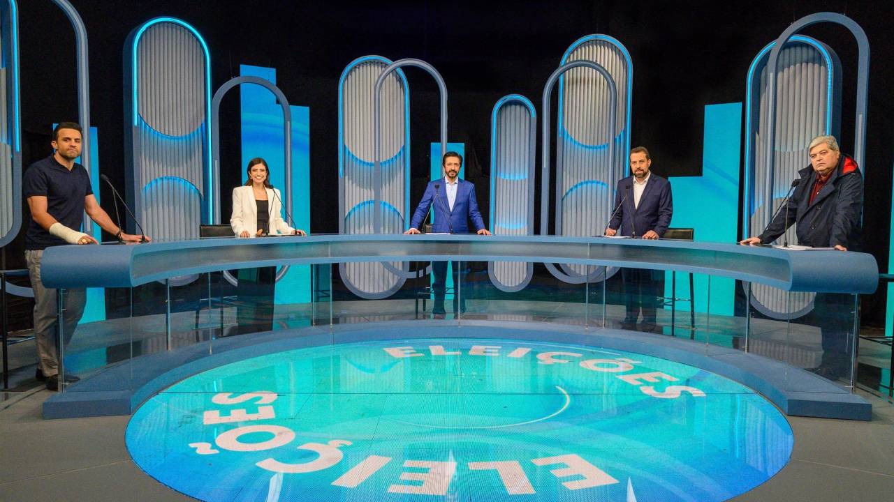 Candidatos à prefeitura de São Paulo antes do debate no estúdio da TV Globo