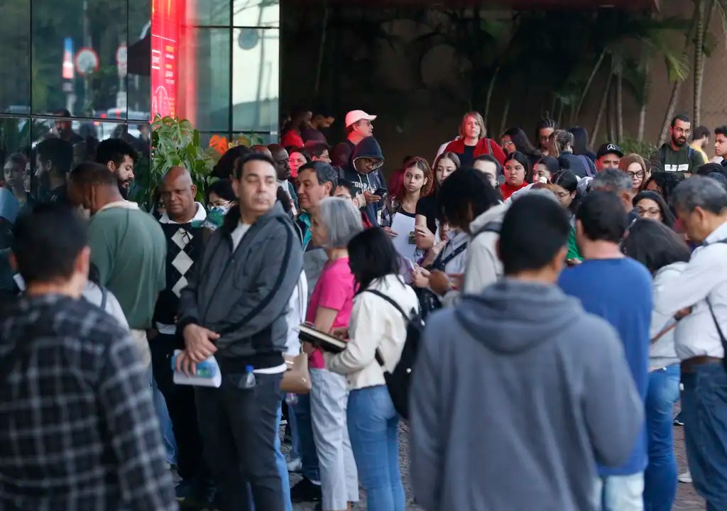 NIP em São Paulo, candidatos do Concurso Público Nacional Unificado (CPNU) a espera da abertura dos portões