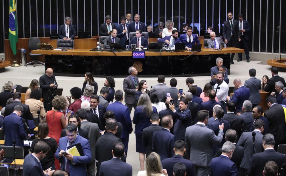 Câmara dos Deputados aprova regime de urgência para projeto de anistia