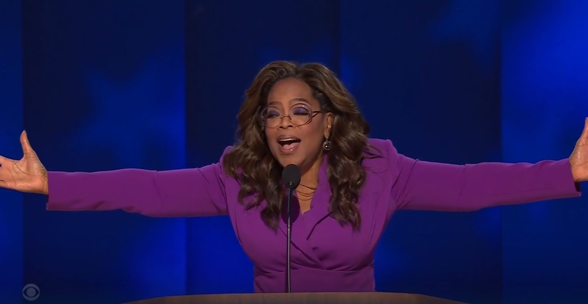 Oprah Winfrey durante discurso em apoio a Kamala Harris