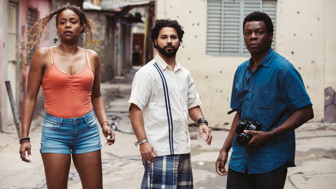 EM AÇÃO - De volta a Cidade de Deus: Alexandre (à dir.) com Roberta Rodrigues e Edson Oliveira