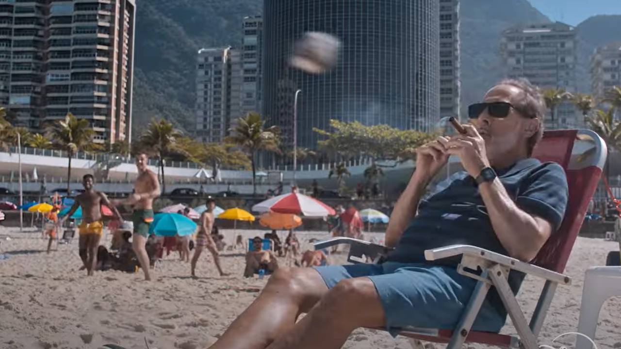 Cena da série argentina 'Meu Querido Zelador' gravada em frente ao Hotel Nacional, no Rio