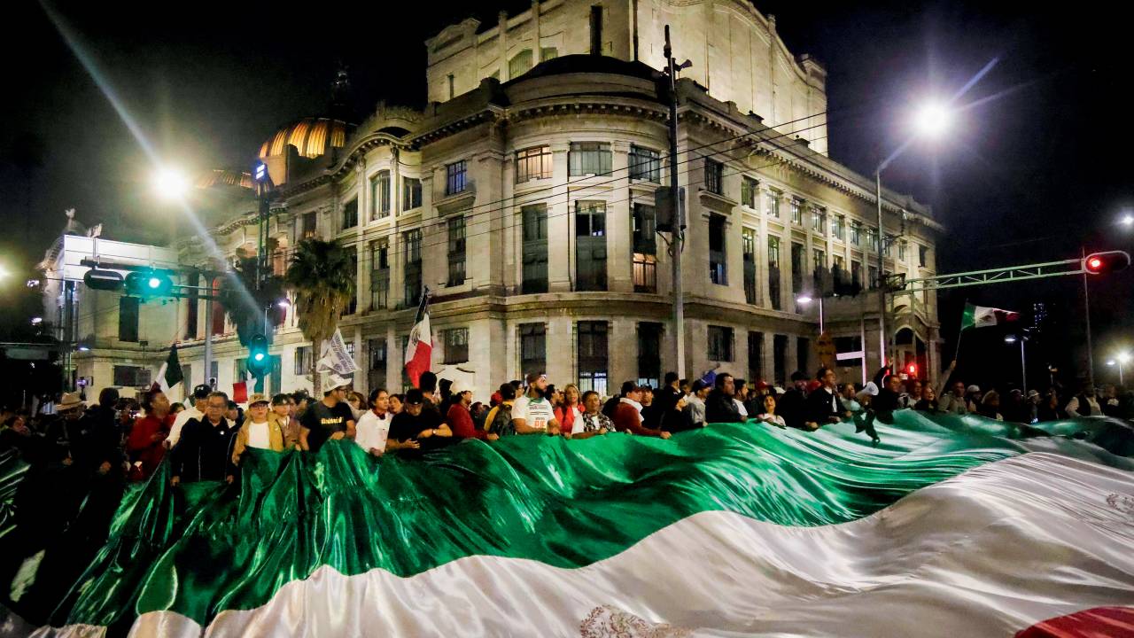 NÃO À REFORMA - Protesto na Cidade do México: imparcialidade em risco e reforço do governo autoritário