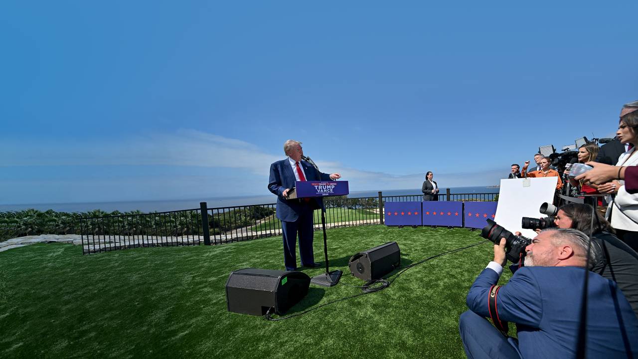 NA MIRA - Trump logo antes de o suspeito ser flagrado: a agressividade escalou a um nível inaceitável