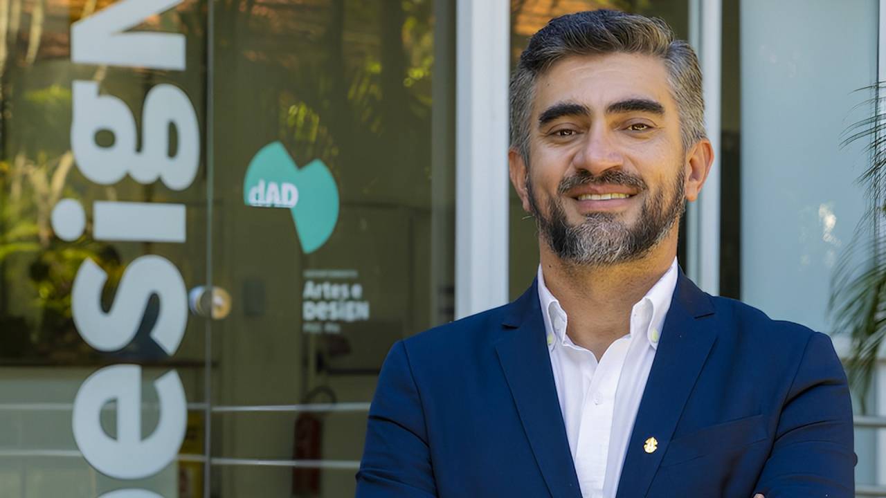 Sem batina: o reitor Pedroso administra com métodos de empresa privada