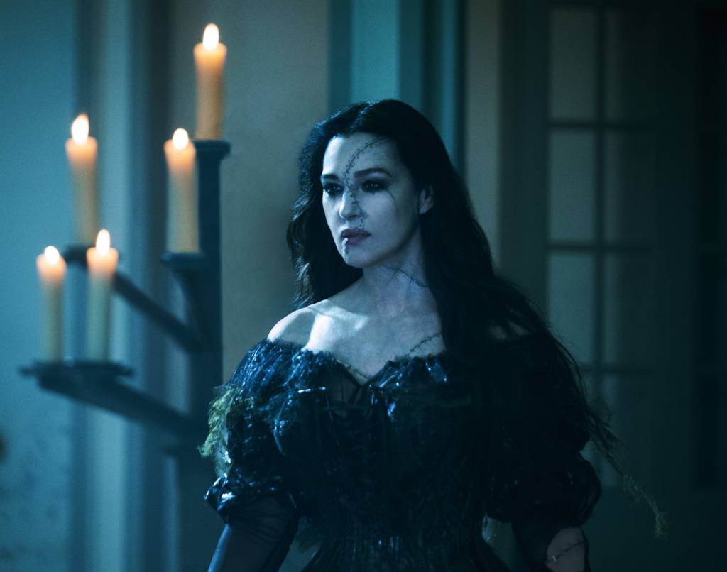 1b-(detalhe)-MONICA-BELLUCCI—DELORES-c.jpg RESSURREIÇÃO - Monica Bellucci na sequência de Beetlejuice: musa