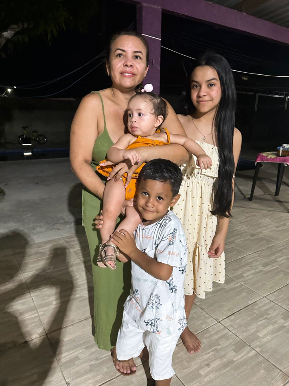 2D-(3)-Jesuíta—Santa-Isabel-do-Rio-Negro.jpeg UM ANO DE SECURA - A empresária Jesuíta Brito, 43 anos, é de Santa Isabel do Rio Negro, no Amazonas, cidade há mais tempo sem chuva no país. “Estamos na floresta, mas o ar está irrespirável e meus filhos adoeceram”, relata.
