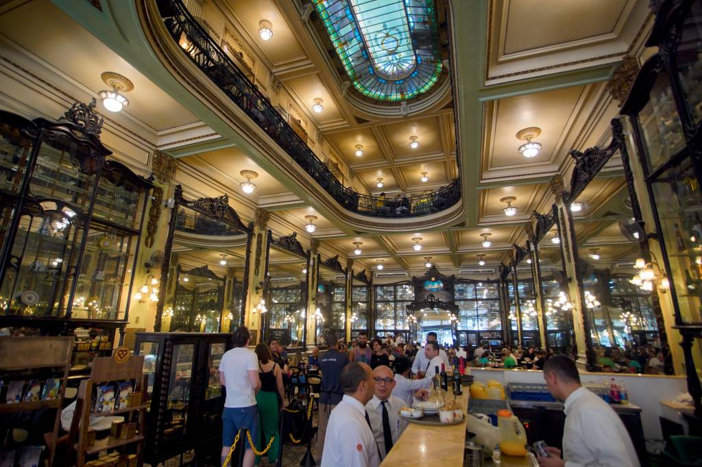 Rio de Janeiro Beyond its Beaches: Traditional Confeitaria Colombo CARTÃO-POSTAL - A Confeitaria Colombo, no Rio de Janeiro, fundada há 130 anos: refúgio da intelectualidade carioca