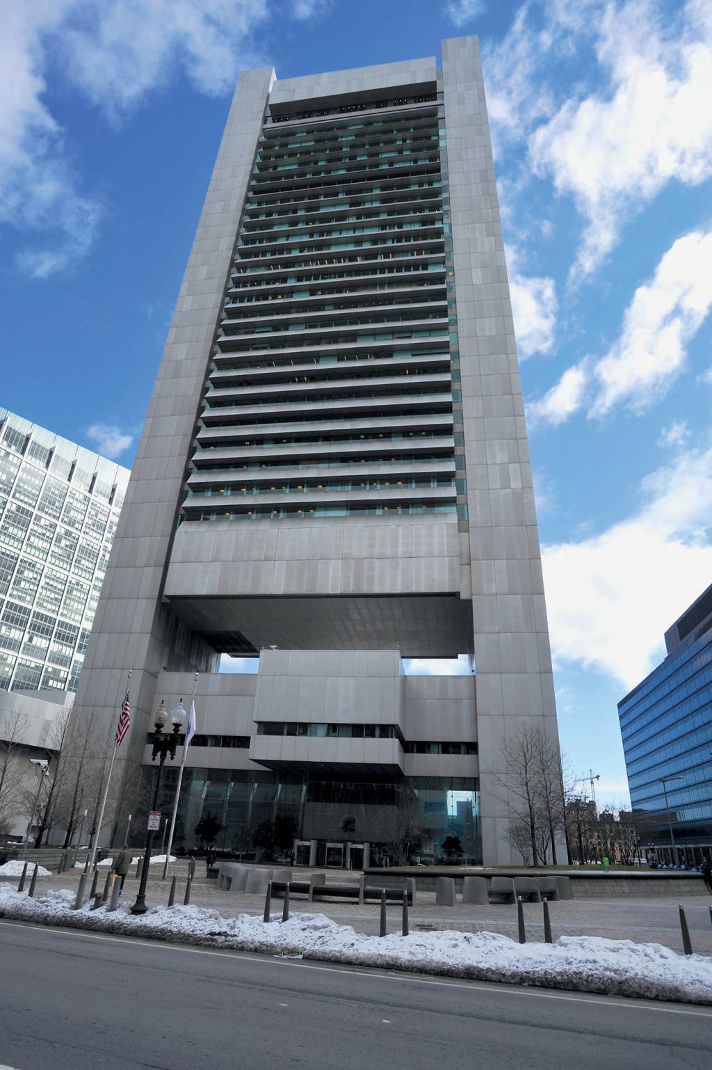 Boston Exteriors And Landmarks PIONEIRISMO - Sede do BankBoston: primeiro estrangeiro a liderar o banco