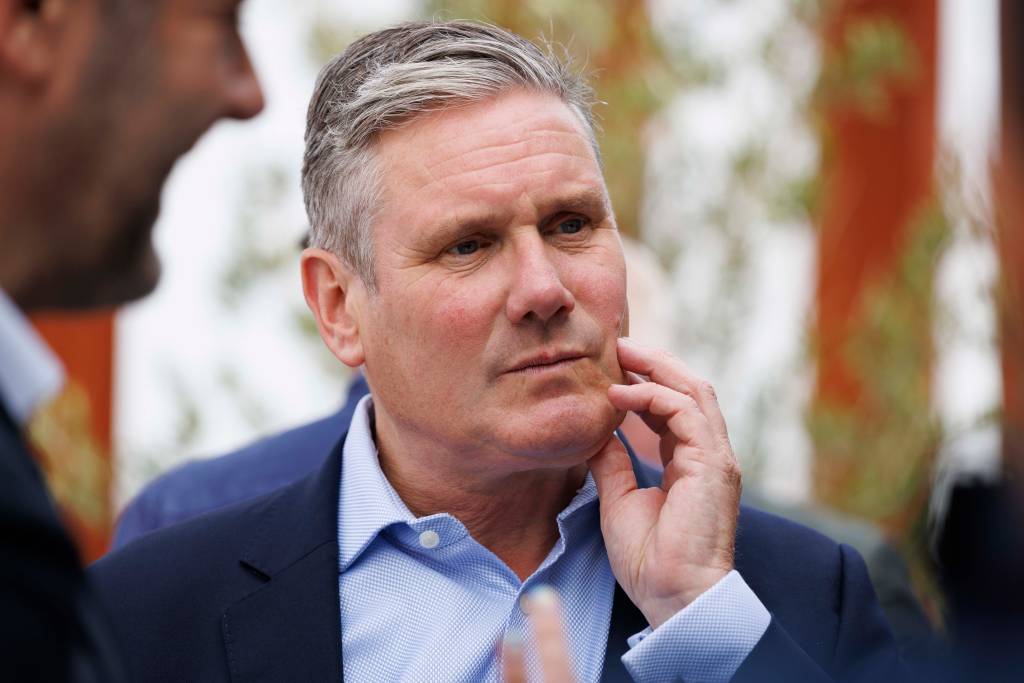 Reino Unido anuncia fim de negociações comerciais com Israel e condena guerra em Gaza