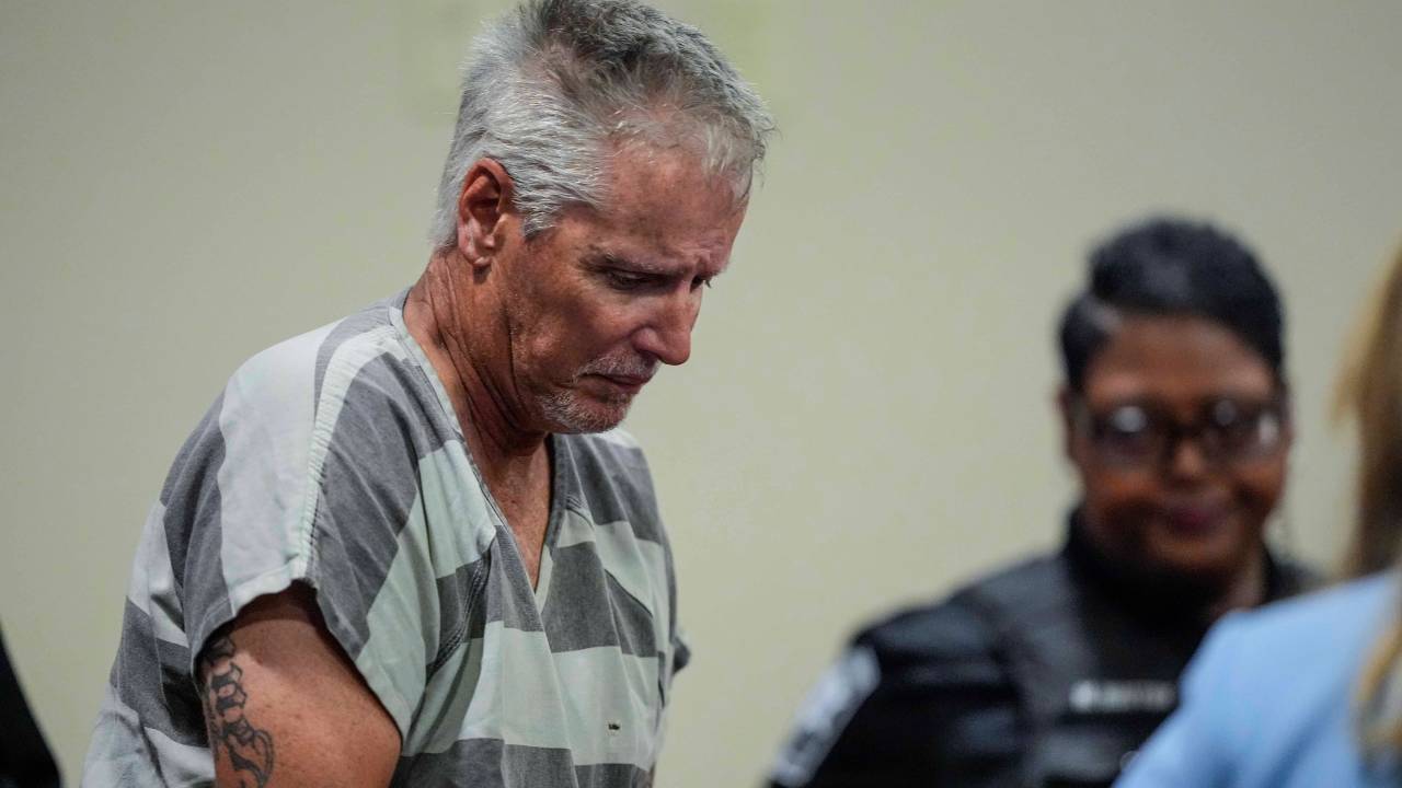 Colin Gray, pai do suspeito do tiroteio na Apalachee High School, no tribunal do Condado de Barrow. 06/09/2024