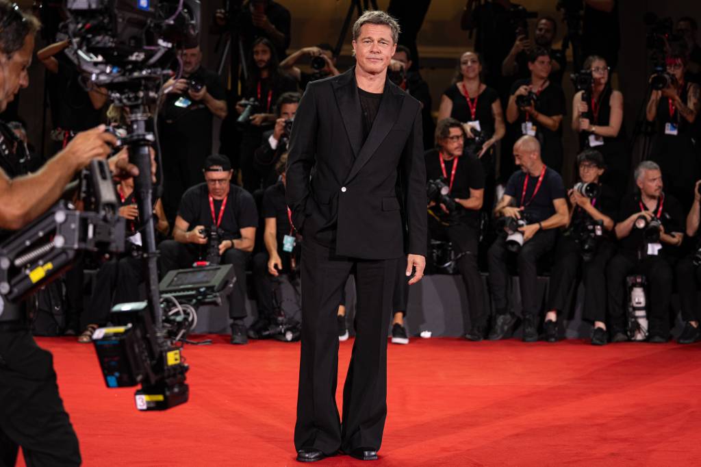 “Wolfs” Red Carpet – The 81st Venice International Film Festival Brad Pitt: elegante em look all black