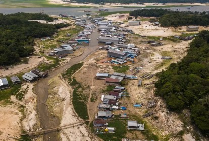 Baixa no volume dos rios e seca prolongada agravam ainda mais os problemas de saneamento básico do país