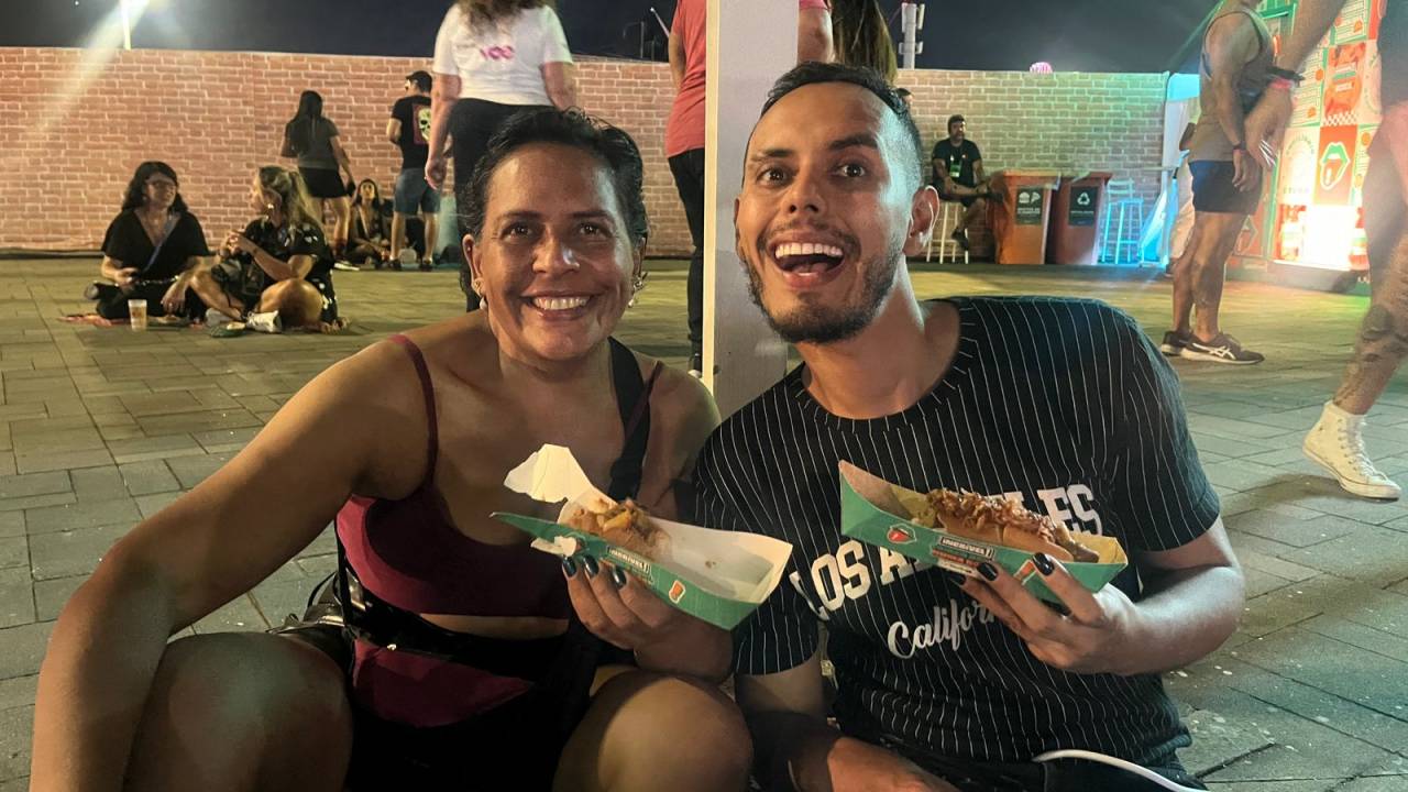 Célia Regina, 75, e o filho, Raggi Matheus, 33, no Rock in Rio