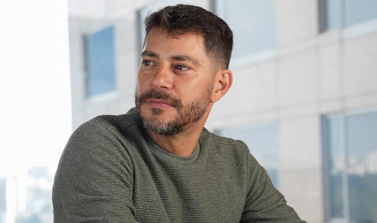 Evaristo Costa expõe momentos desconfortáveis por causa de doença