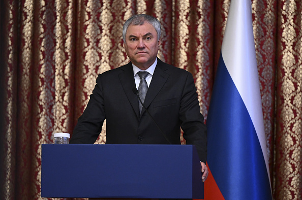 Presidente Câmara dos Deputados da Rússia, Viacheslav Volodin, durante discurso em Ancara, na Turquia. 13/12/2022