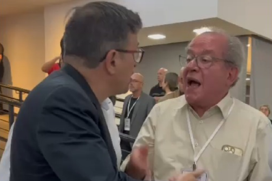 Após debate eleitoral em São Paulo, houve briga entre o assessor de Pablo Marçal (PRTB), Marcos Diniz (à dir.), e o candidato a vice-prefeito José Aníbal (PSDB) (à esq)