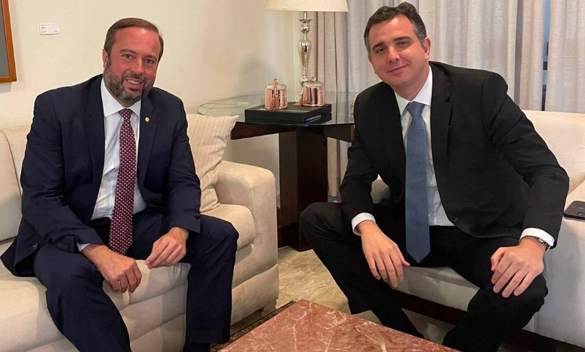 O ministro Alexandre Silveira e o presidente do Senado, Rodrigo Pacheco